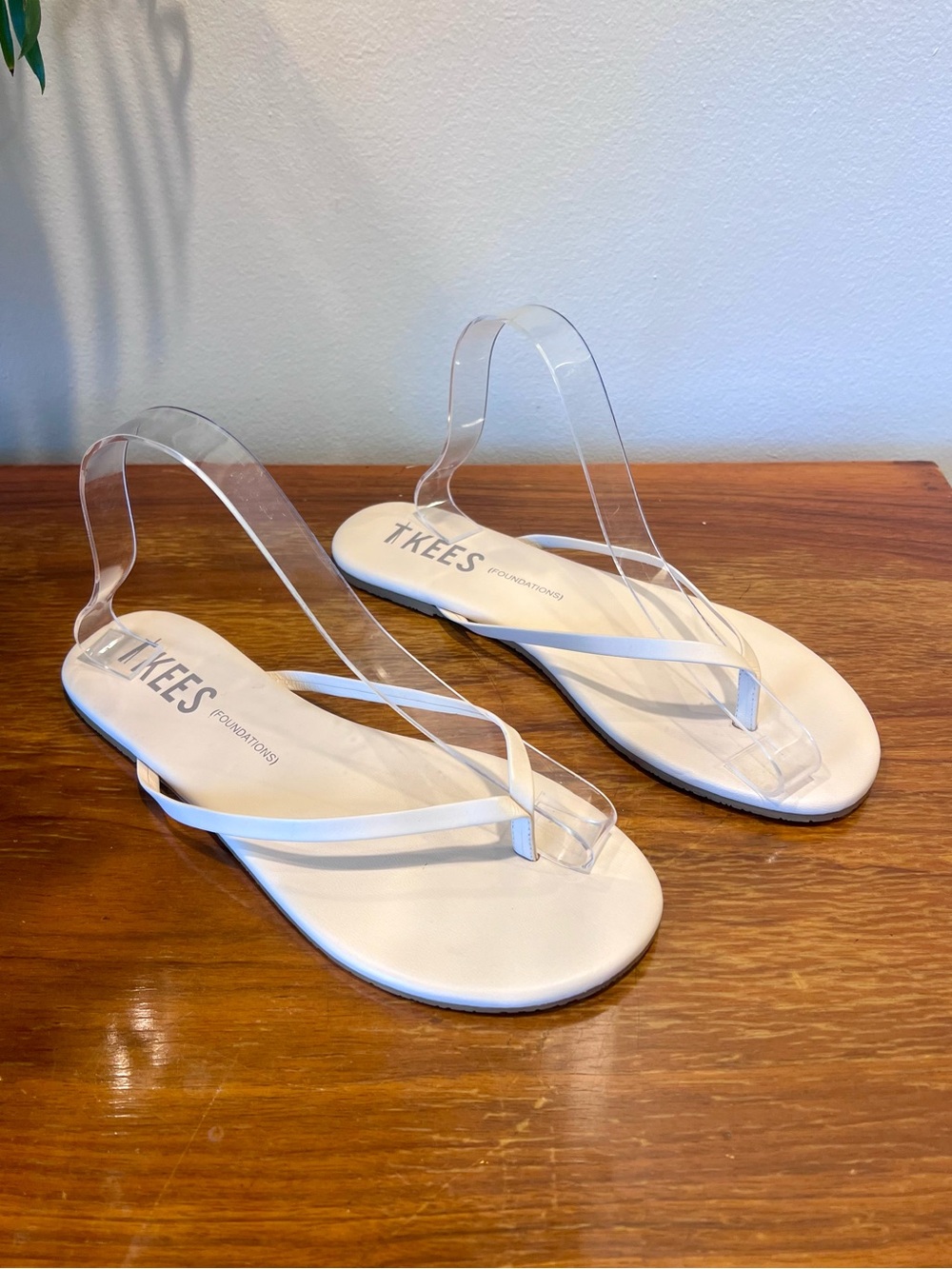 TKEES Foundations Matte Leather Flip
Flop in Linen